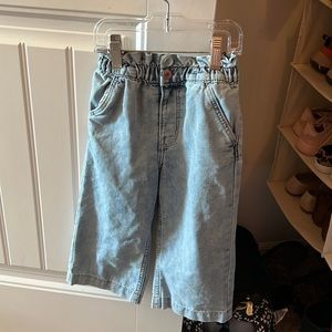 Selling my daughter wide leg jeans.  Super cute the waist doesn’t have adjusters